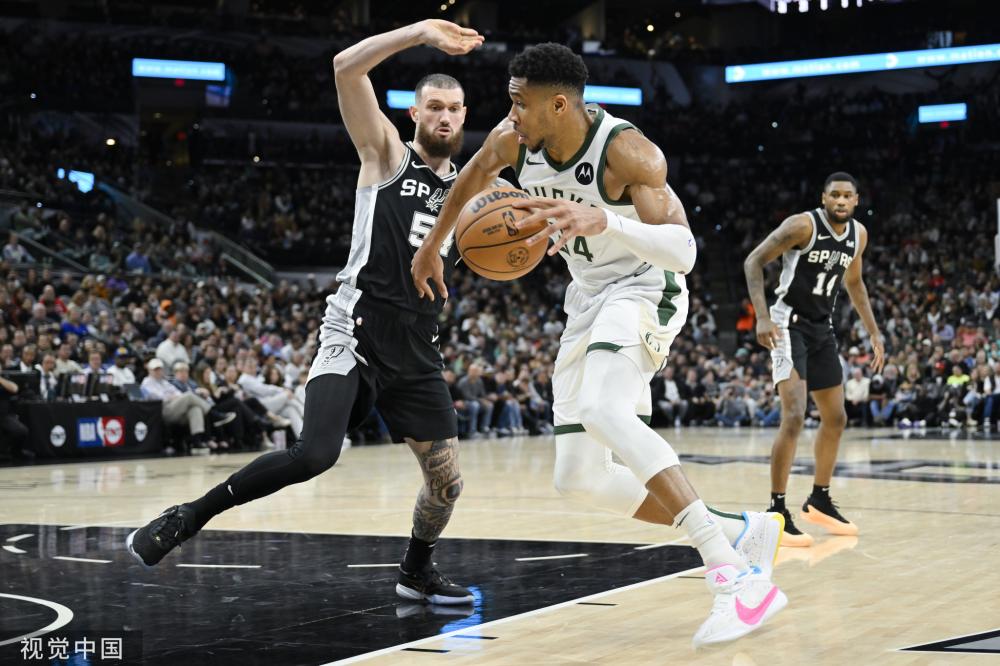 球在国际舞 球在国际舞